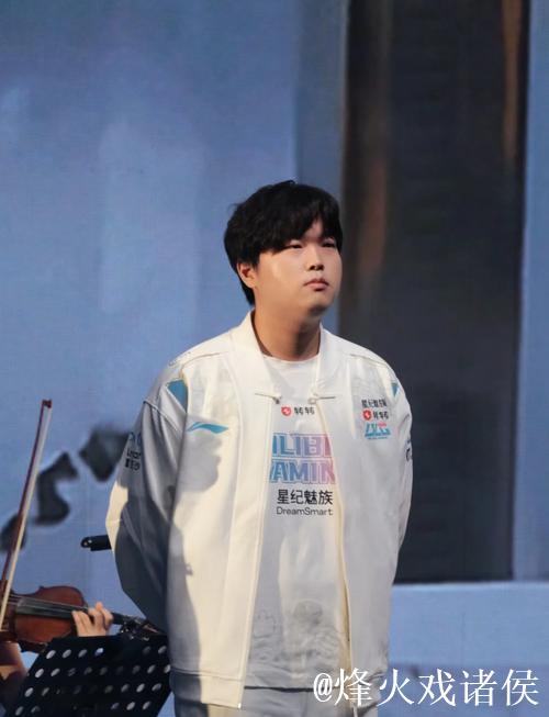 WBG分享Elk德杯幕后花絮：Bin这身搭配太帅了